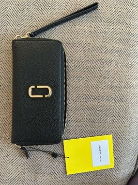 Marc Jacobs Black Zip Wallet NWT